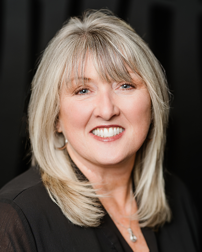 Robyn Thomason color headshot